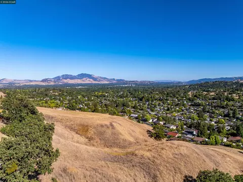 View/Area - 640 Skyline Dr, Martinez, CA 94553 photo 10 of 11