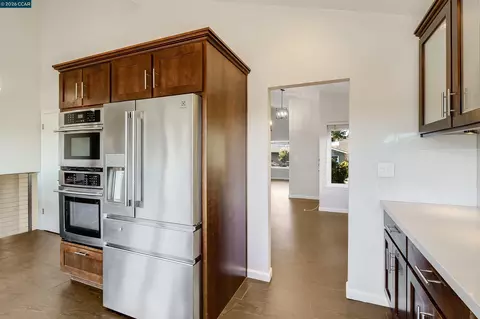 Kitchen - 640 Skyline Dr, Martinez, CA 94553 photo 6 of 7