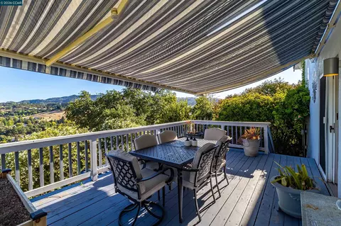 Exterior - 640 Skyline Dr, Martinez, CA 94553 photo 18 of 25