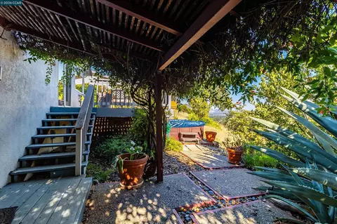 Exterior - 640 Skyline Dr, Martinez, CA 94553 photo 14 of 25