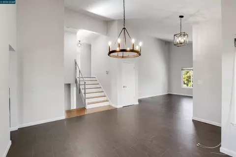 Living - 640 Skyline Dr, Martinez, CA 94553 photo 1 of 10