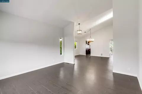 Living - 640 Skyline Dr, Martinez, CA 94553 photo 5 of 10