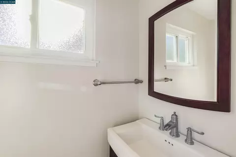 Bath - 640 Skyline Dr, Martinez, CA 94553 photo 5 of 5