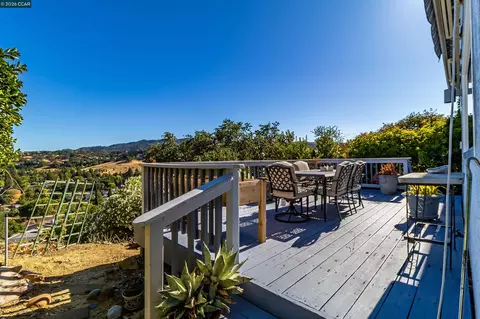 Exterior - 640 Skyline Dr, Martinez, CA 94553 photo 9 of 25