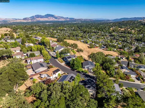 View/Area - 640 Skyline Dr, Martinez, CA 94553 photo 3 of 11