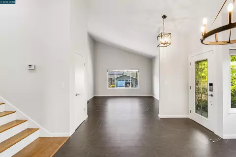 Living - 640 Skyline Dr, Martinez, CA 94553 photo 3 of 10