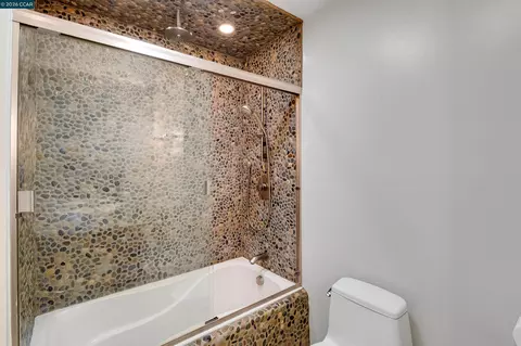 Bath - 640 Skyline Dr, Martinez, CA 94553 photo 4 of 5