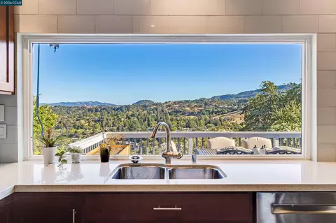 Kitchen - 640 Skyline Dr, Martinez, CA 94553 photo 5 of 7