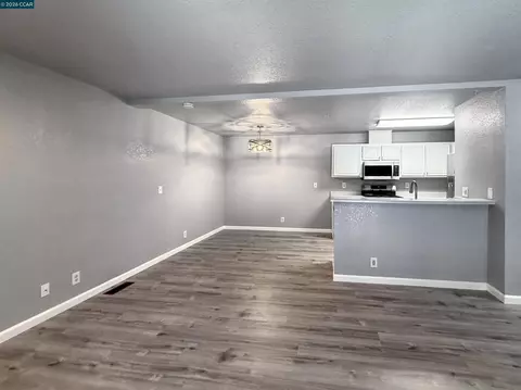 Living - 113 Sea Crest Cir, Vallejo, CA 94590 photo 3 of 5