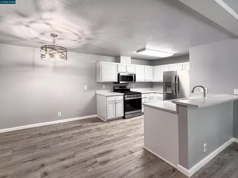 Kitchen - 113 Sea Crest Cir, Vallejo, CA 94590 photo 2 of 2