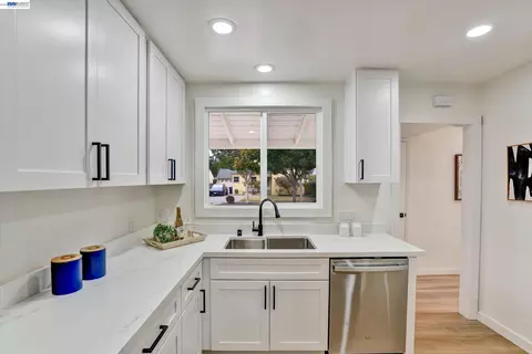 Kitchen - 86 Preda St, San Leandro, CA 94577 photo 3 of 4