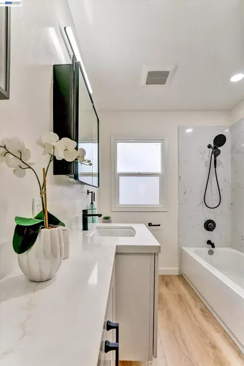 Bath - 86 Preda St, San Leandro, CA 94577 photo 2 of 2