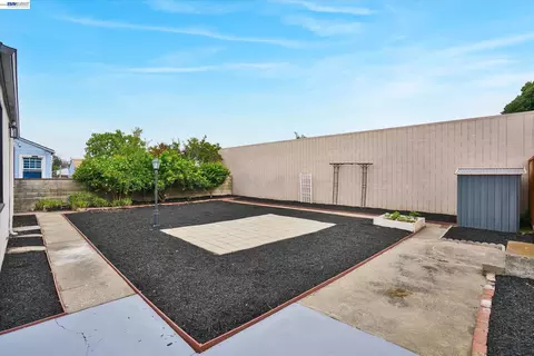 Exterior - 86 Preda St, San Leandro, CA 94577 photo 4 of 7