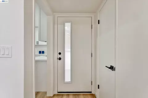 Entry Way - 86 Preda St, San Leandro, CA 94577 photo 1 of 1