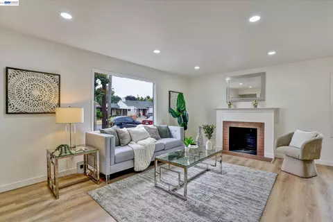 Living - 86 Preda St, San Leandro, CA 94577 photo 2 of 3