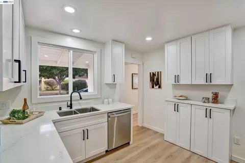 Kitchen - 86 Preda St, San Leandro, CA 94577 photo 4 of 4