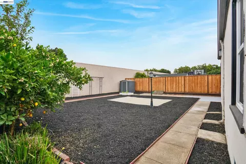 Exterior - 86 Preda St, San Leandro, CA 94577 photo 7 of 7