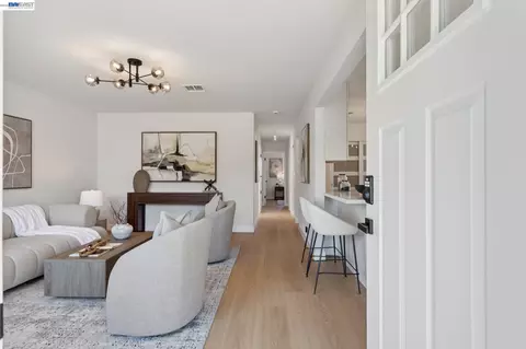 Entry Way - 224 Wilshire Ave, Vallejo, CA 94591 photo 1 of 3