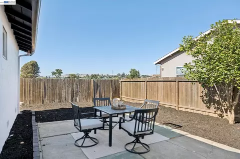 Exterior - 224 Wilshire Ave, Vallejo, CA 94591 photo 4 of 6