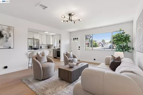 Living - 224 Wilshire Ave, Vallejo, CA 94591 photo 1 of 2