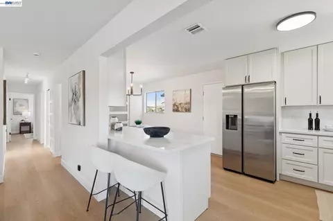 Entry Way - 224 Wilshire Ave, Vallejo, CA 94591 photo 2 of 3