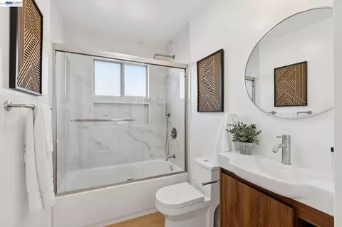 Bath - 224 Wilshire Ave, Vallejo, CA 94591 photo 4 of 4