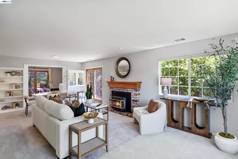 Living - 5515 Alaska Dr, Concord, CA 94521 photo 1 of 3