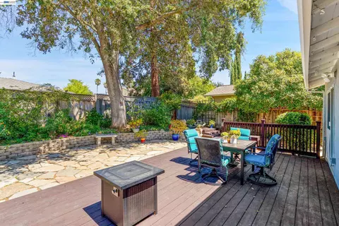 Exterior - 5515 Alaska Dr, Concord, CA 94521 photo 9 of 19