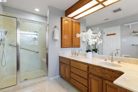 Bath - 5515 Alaska Dr, Concord, CA 94521 photo 3 of 3