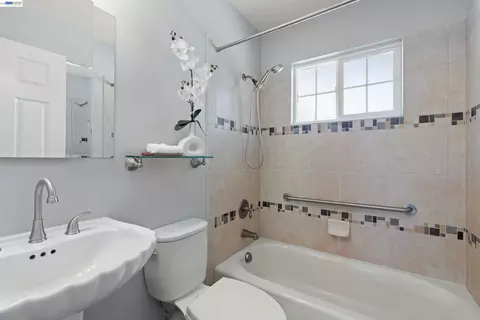 Bath - 5515 Alaska Dr, Concord, CA 94521 photo 1 of 3