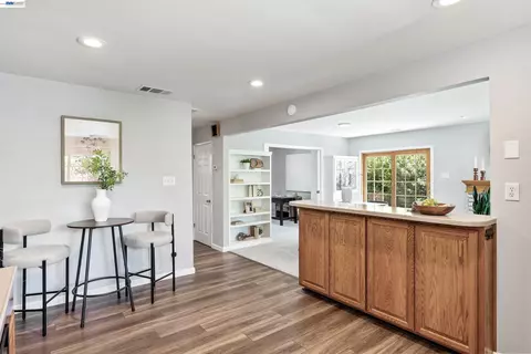 Entry Way - 5515 Alaska Dr, Concord, CA 94521 photo 1 of 1