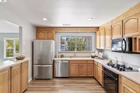 Kitchen - 5515 Alaska Dr, Concord, CA 94521 photo 2 of 2