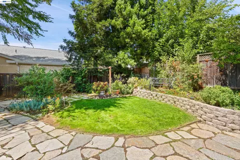 Exterior - 5515 Alaska Dr, Concord, CA 94521 photo 6 of 19
