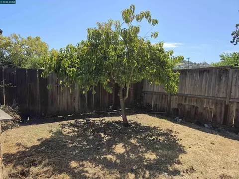 Exterior - 107 Orange St, Vallejo, CA 94590 photo 6 of 8