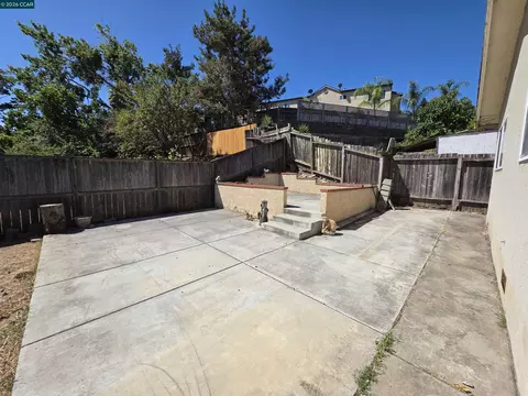 Exterior - 107 Orange St, Vallejo, CA 94590 photo 7 of 8