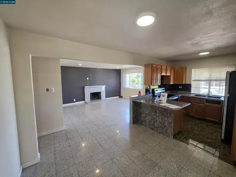 Living - 107 Orange St, Vallejo, CA 94590 photo 3 of 3