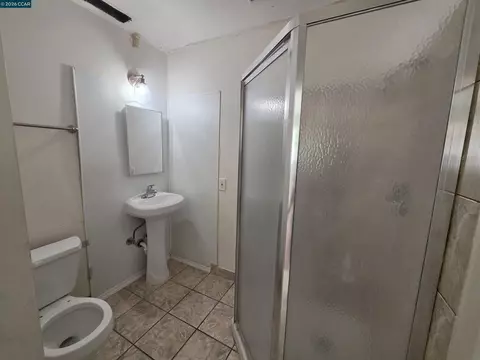 Bath - 107 Orange St, Vallejo, CA 94590 photo 2 of 2
