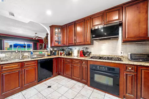 Kitchen - 357 White Dr, Hayward, CA 94544 photo 1 of 2