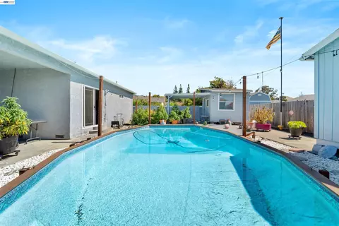 Exterior - 357 White Dr, Hayward, CA 94544 photo 3 of 6
