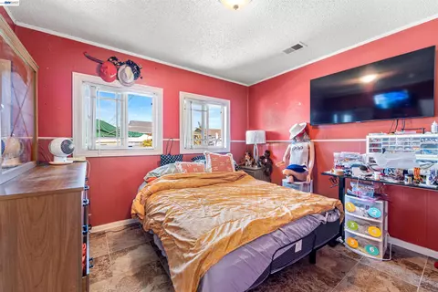 Bedroom - 357 White Dr, Hayward, CA 94544 photo 1 of 5
