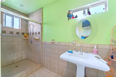 Bath - 357 White Dr, Hayward, CA 94544 photo 3 of 3