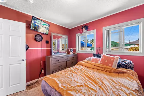 Bedroom - 357 White Dr, Hayward, CA 94544 photo 2 of 5