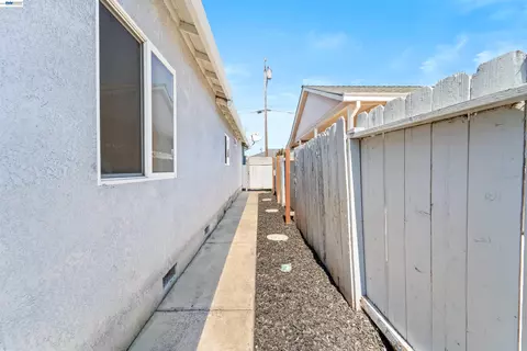 Exterior - 357 White Dr, Hayward, CA 94544 photo 5 of 6