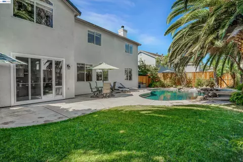 Exterior - 757 Dody Dr, Manteca, CA 95337 photo 7 of 8