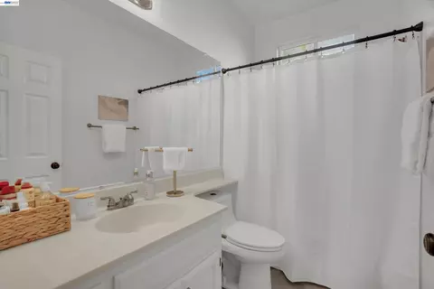 Bath - 757 Dody Dr, Manteca, CA 95337 photo 1 of 4