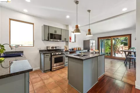 Kitchen - 2431 Mckinley Ave, Berkeley, CA 94703 photo 4 of 7