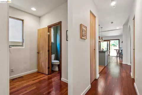 Entry Way - 2431 Mckinley Ave, Berkeley, CA 94703 photo 4 of 6