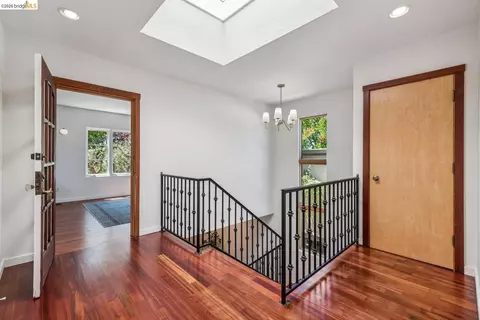 Entry Way - 2431 Mckinley Ave, Berkeley, CA 94703 photo 5 of 6