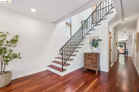 Entry Way - 2431 Mckinley Ave, Berkeley, CA 94703 photo 2 of 6