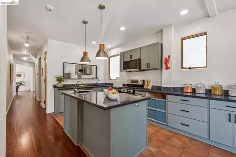 Kitchen - 2431 Mckinley Ave, Berkeley, CA 94703 photo 5 of 7